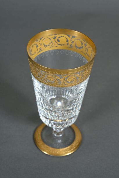 SAINT LOUIS.
Grand verre en cristal, modèle...