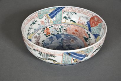 Coupe en porcelaine d'Imari, à décor bleu...