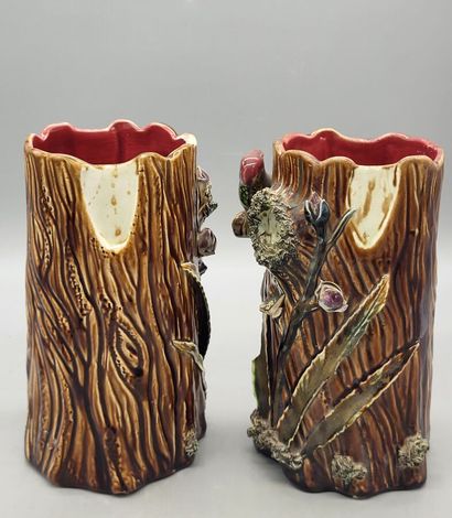 Paire de vases en barbotine imitant un tronc...