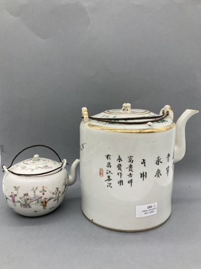 Deux théières en porcelaine et émaux de style...