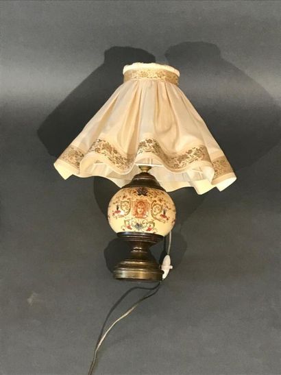 Lampe en laiton mouluré et céramique, la...