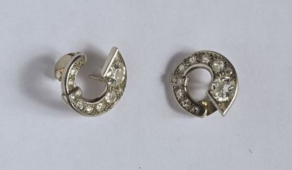 Paire de clips d'oreilles à tiges en or 18K(750/oo)...