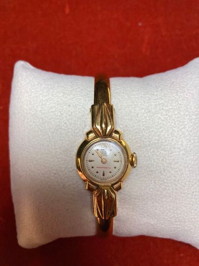 CAUNY: Gold-plated metal wristwatch, round...