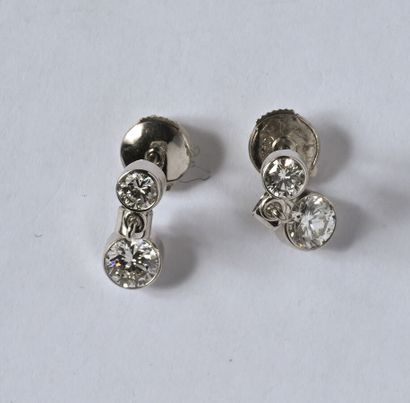 Paire de pendants d'oreilles articulés en...