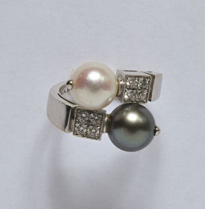 BULGARI : Bague en or gris 18K (750/oo),...