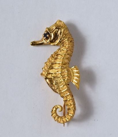 18K (750/oo) yellow gold brooch featuring...