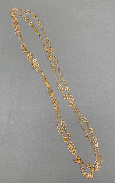 Long collier en or jaune 18K (750/oo) à maillons...
