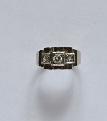Bague en or gris 18K (750/oo) et platine...
