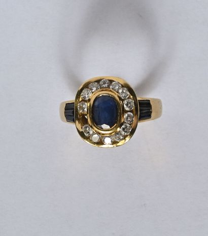 Ring in 18K (750/oo) yellow gold, centered...