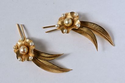 Pair of brooches in 18K (750/oo) yellow gold...