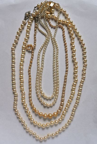 Lot comprising two cultured pearl necklaces,...