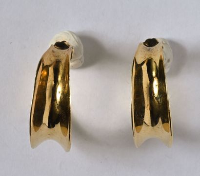 ROBERT LEE MORRIS: Pair of smooth 18K (750/oo)...