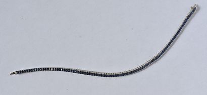Bracelet ligne en or gris 18K (750/oo), chaque...