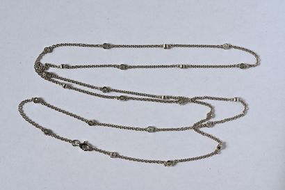 Collier chaînette en or gris 18K (750/oo)...
