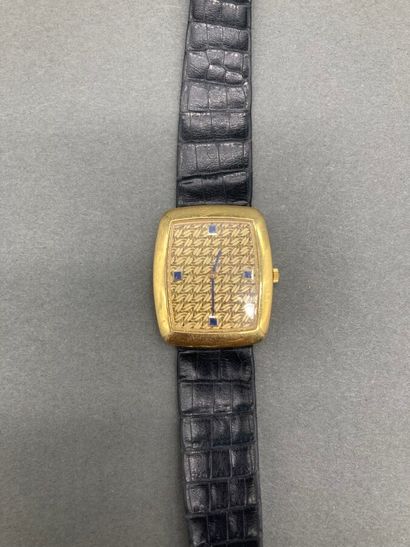 *AUDEMARS PIGUET. Montre tonneau en or jaune,...
