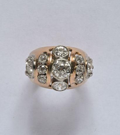 Ring in 18K (750/oo) 2-tone gold with an...
