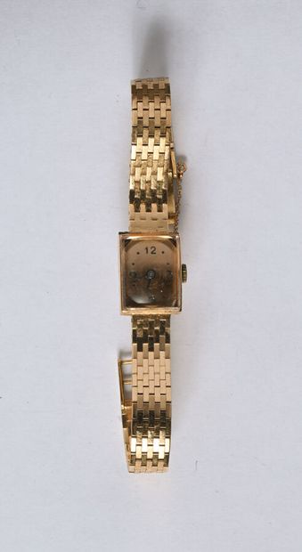 Watch in 18K (750/oo) yellow gold, rectangular...