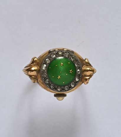 Gold-plated metal ring (missing), the palmettes...
