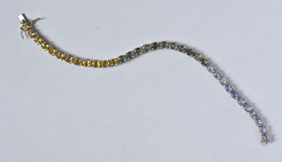 Bracelet ligne en or gris 9K (375/oo), les...