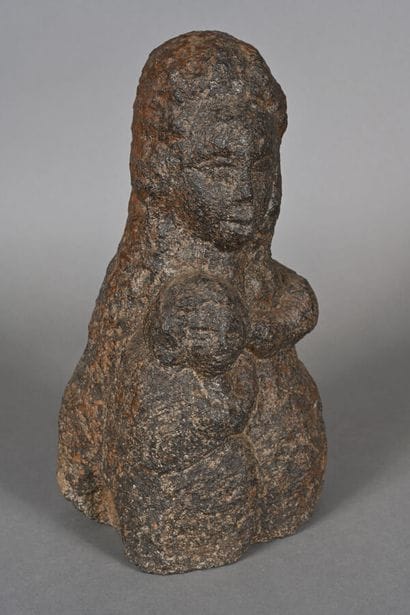 Auvergne? Sculpture en pierre volcanique?...
