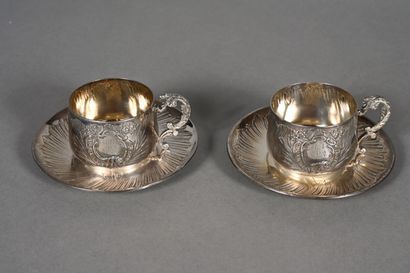 Paire de tasses et sous-tasses en argent...