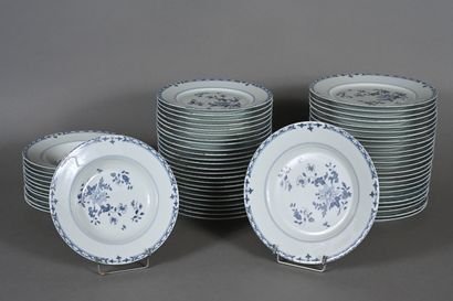 LIMOGES France, 
Partie de service en porcelaine...
