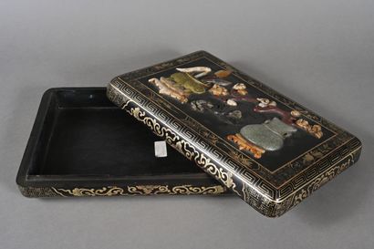 Coffret dans le style chinois en bois à la...