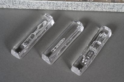 DAUM, 
Douze porte-couteaux en cristal dans...
