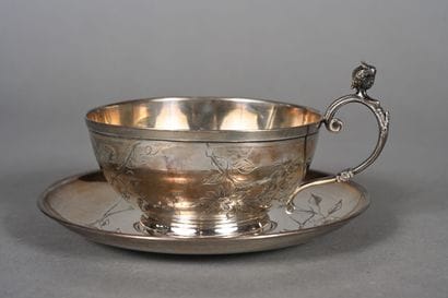 Tasse à chocolat et sa sous-tasse en argent...