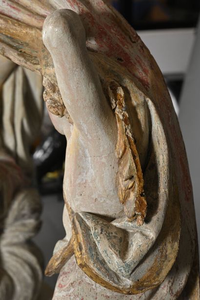 Dessus de tabernacle en bois sculpté, polychromé...