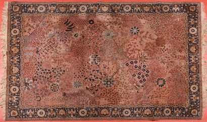 Tapis Roumanie. 
Chaine, trame coton, velours,...