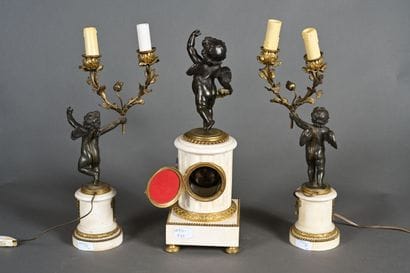 Garniture de cheminée dans le style Louis...