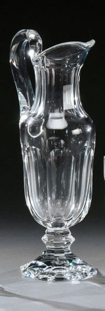 SAINT LOUIS, 
Aiguière en cristal taillé...