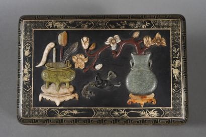 Coffret dans le style chinois en bois à la...