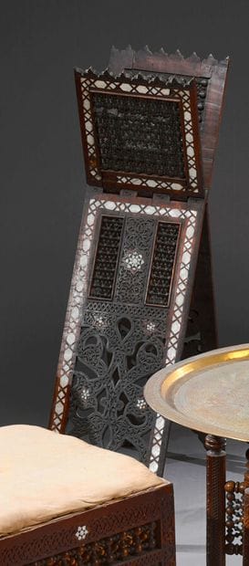 Lutrin porte-Coran en bois teinté, gravé...