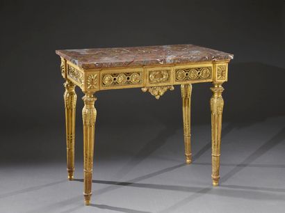Console en bois sculpté et doré, ceinture...