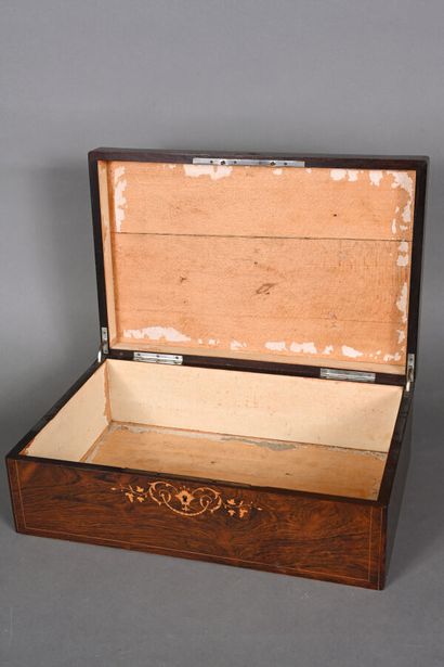 Coffret à châle en placage de palissandre...