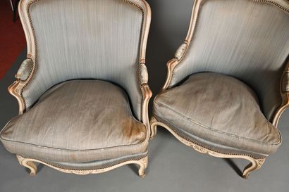 Paire de bergères dans le style Louis XV...