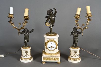 Garniture de cheminée dans le style Louis...