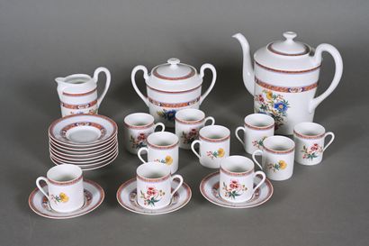 LIMOGES 
Service de table en porcelaine à...