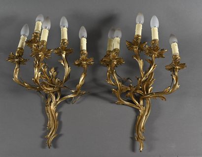 Paire d'appliques en bronze dans le style...