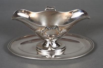Saucière et son plateau dans le style Louis...