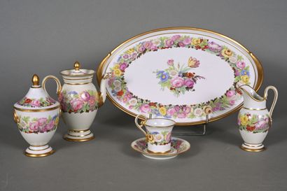 PORCELAINE DE PARIS 
Service solitaire à...