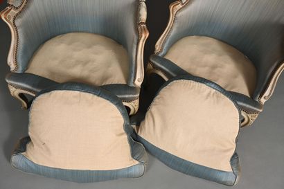 Paire de bergères dans le style Louis XV...