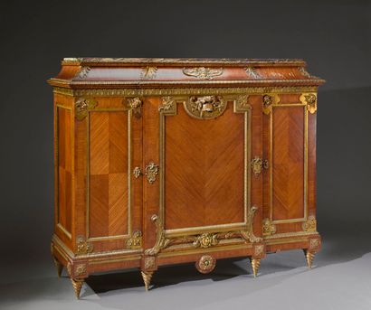 Imposante armoire dans le style de Gaudreaux...