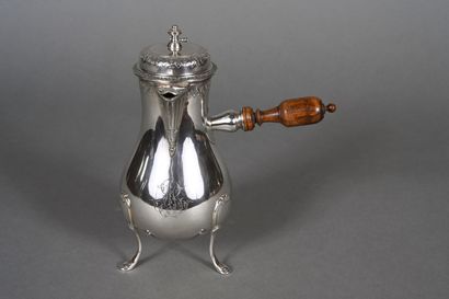 Verseuse tripode dans le style Louis XV de...