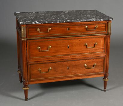 Commode en acajou et placage d'acajou, baguetté...