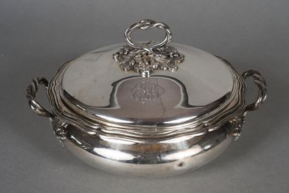 Légumier dans le style Louis XV à décor de...