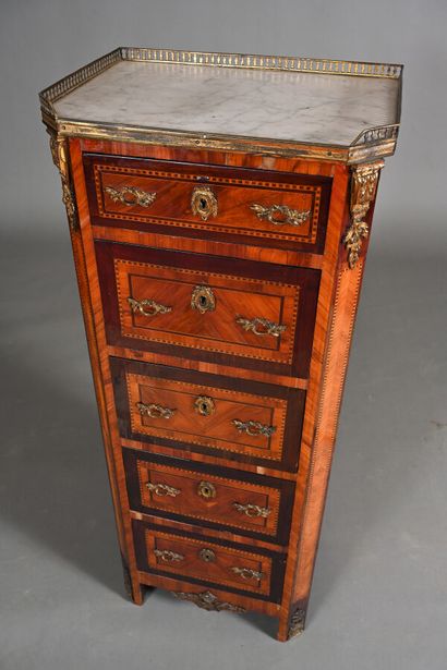 Chiffonnier dans le style Louis XVI en placage...