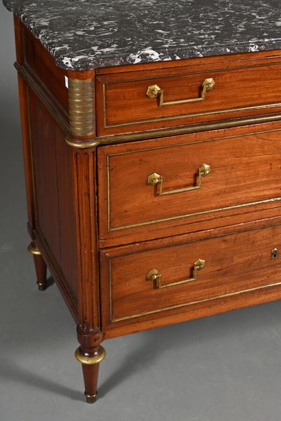 Commode en acajou et placage d'acajou, baguetté...